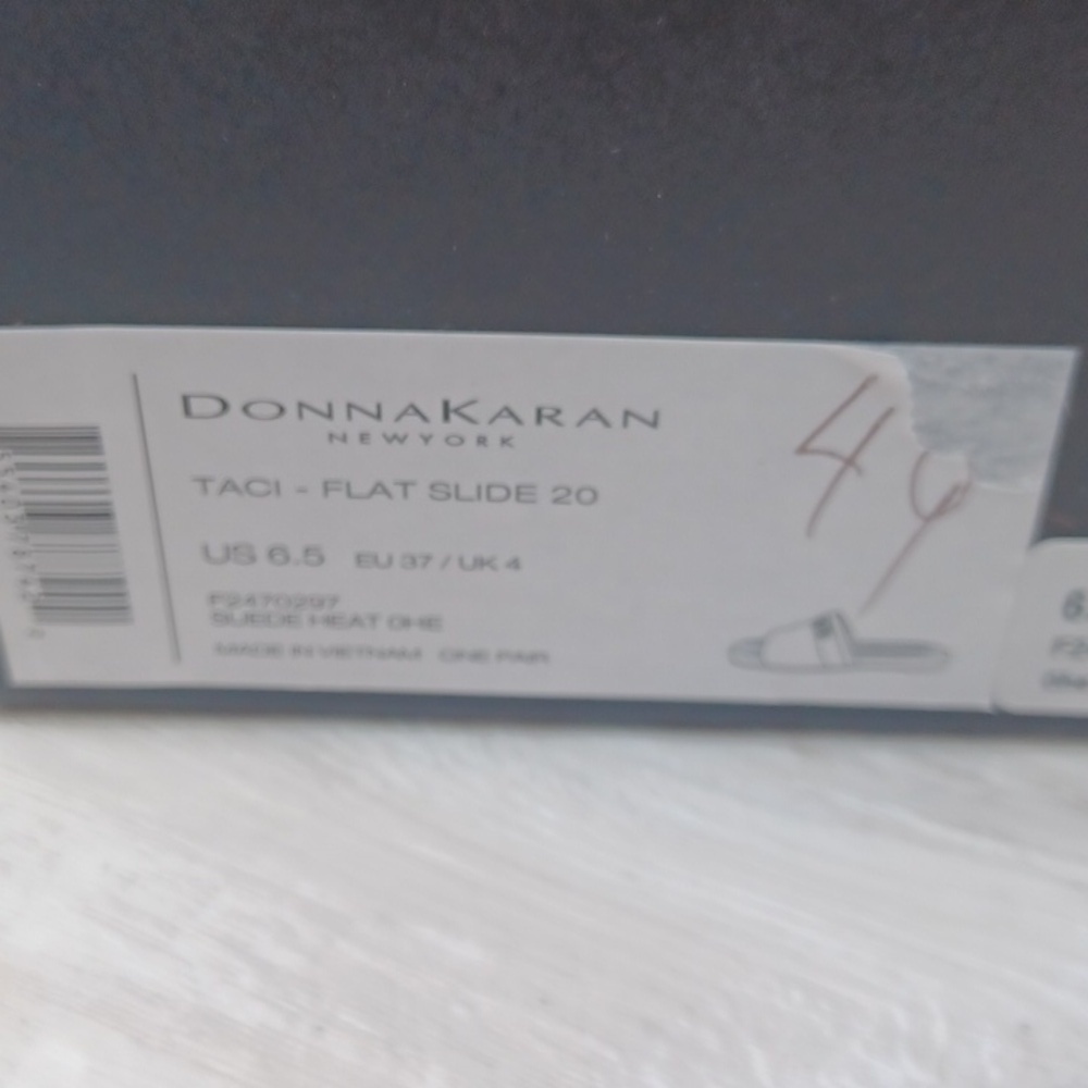 Donna Karan Taci Flat Slide NIB - Picture 9 of 9